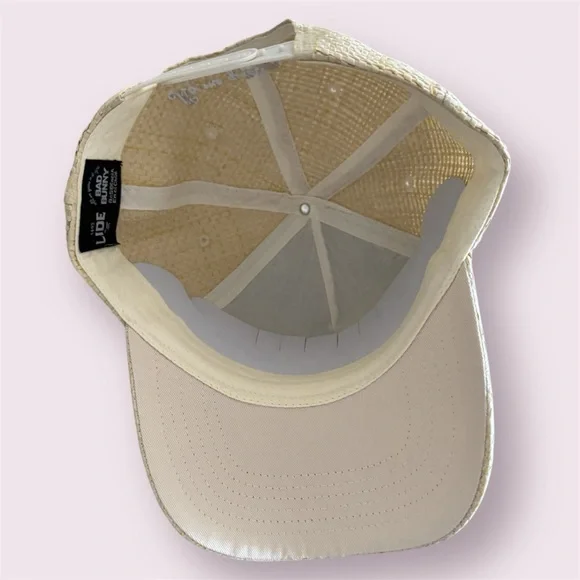 Bad Bunny Puerto Rico residence hat No Me Quiero Ir De Aqui - Picture 7 of 8